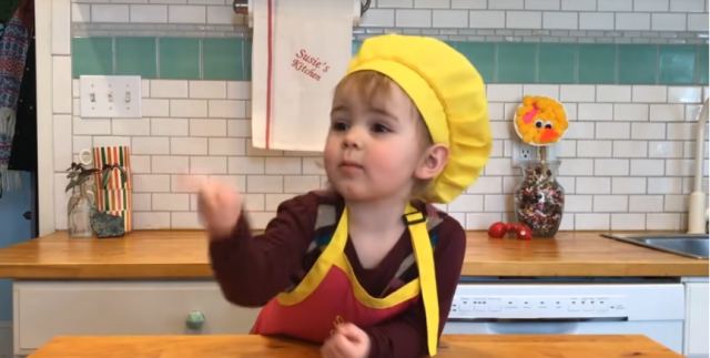 Σεφ… ετών δύο γίνεται viral με το κέικ της!