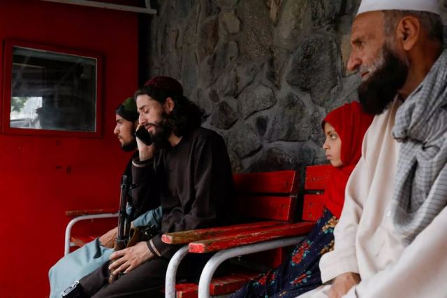 Τουλάχιστον 21 οι νεκροί από την έκρηξη σε τζαμί στο Αφγανιστάν