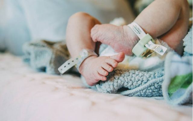 Νεογέννητο μωράκι 13 ημερών πέθανε από κορωνοϊό
