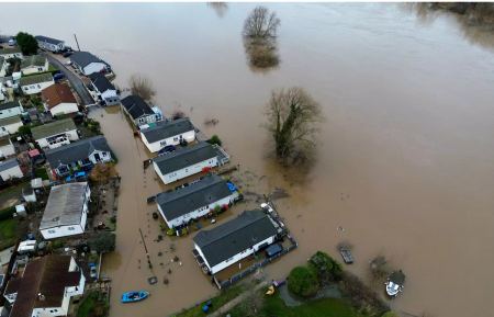 Βρετανία: Ποτάμια πλημμύρισαν και σπίτια καταστράφηκαν από τις σφοδρές βροχοπτώσεις
