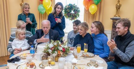 Το πάρτι γενεθλίων του 80άρη Τζο Μπάιντεν στον Λευκό Οίκο - Πώς επιχείρησε να... κρύψει την ηλικία του
