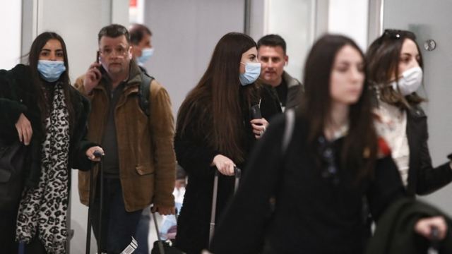 &#039;Ενταση με κύπριους φοιτητές στο αεροδρόμιο Λάρνακας: Τους ζήτησαν να γυρίσουν πίσω στη Βρετανία [Βίντεο]