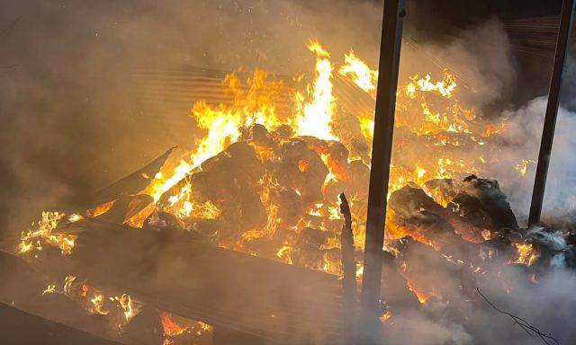 Πυρκαγιά σε ποιμνιοστάσιο στη δυτική Φθιώτιδα - ΒΙΝΤΕΟ