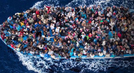 Ιταλία: Χιλιάδες αφίξεις μεταναστών τα τελευταία 24ωρα - Το ένα μετά το άλλο φτάνουν τα σκάφη στη Λαμπεντούζα