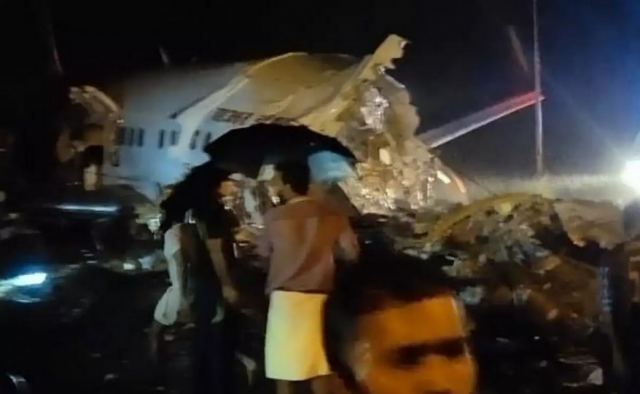 Ινδία: Συντριβή αεροσκάφους με 191 επιβάτες – Κόπηκε στα δύο η άτρακτος