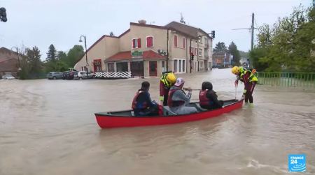 «Ποτάμια» οι δρόμοι σε Βέλγιο, Γαλλία και Γερμανία από την καταρρακτώδη βροχή