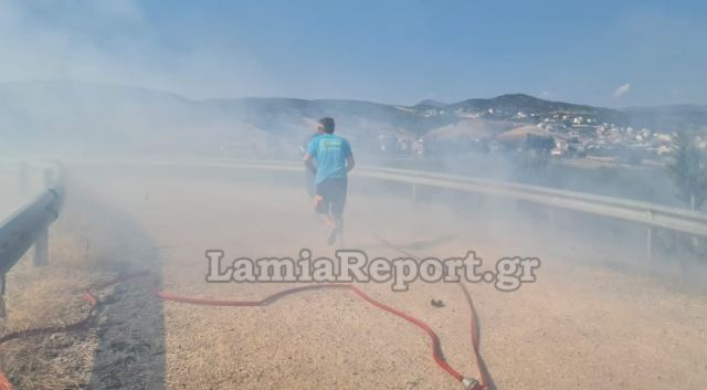 Συναγερμός για πυρκαγιά στη Λαμία - Δείτε εικόνες