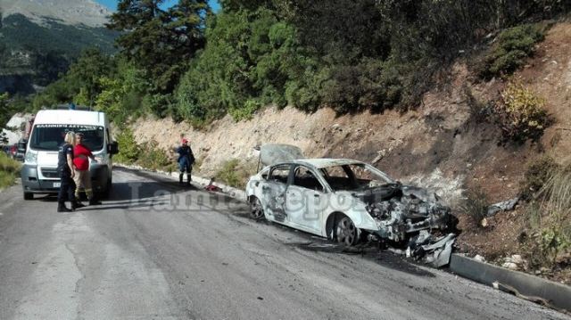Φθιώτιδα: Στις φλόγες αυτοκίνητο σε Μοναστήρι που γιόρταζε - ΦΩΤΟ