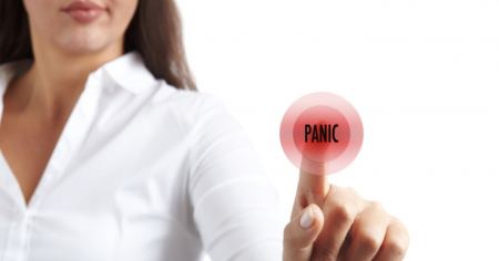 Το «Panic Button» επεκτείνεται σε ολόκληρη τη χώρα και χορηγείται σε κάθε ενήλικο θύμα ενδοοικογενειακής βίας