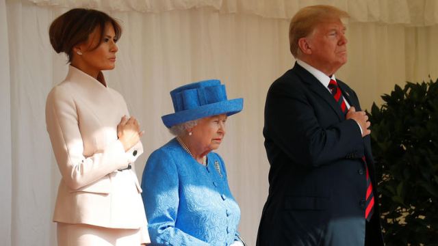 Ο Τραμπ καλοπιάνει τη βασίλισσα μετά το στήσιμο: Είναι όμορφη, πολύ όμορφη
