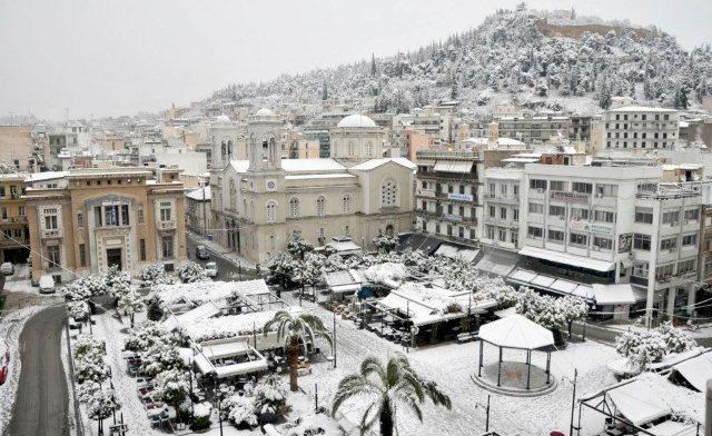 Χιονιάς: Θα το στρώσει και μέσα στη Λαμία - Προσοχή στον παγετό