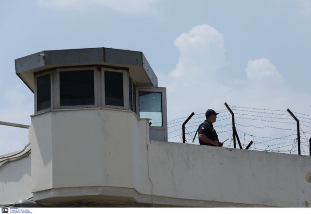 Συνελήφθη σωφρονιστικός υπάλληλος με «δώρα» για τους κρατούμενους