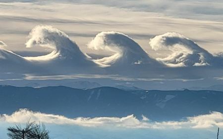 Σύννεφα σαν κύματα: Σπάνιο και εντυπωσιακό φαινόμενο Kelvin-Helmholtz στον ουρανό