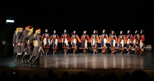 Μουσικοχορευτική παράσταση για τις Αλησμόνητες Πατρίδες από τον Όμιλο «Χορόπολις» και το Δήμο Λαμιέων (ΦΩΤΟ)