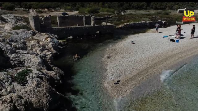 Αλμυρή: Η άγνωστη παραλία με την φυσική νεροτσουλήθρα που λατρεύουν τα παιδιά - ΒΙΝΤΕΟ