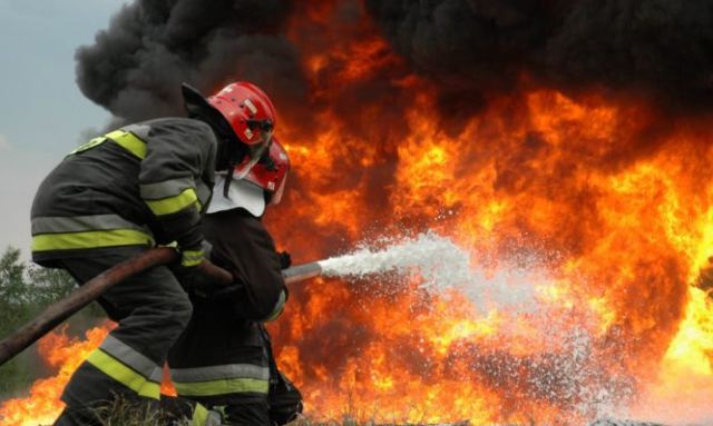 Εγκαυματίας εθελοντής πυροσβέστης από την Εύβοια, μεταφέρθηκε στο ΚΑΤ