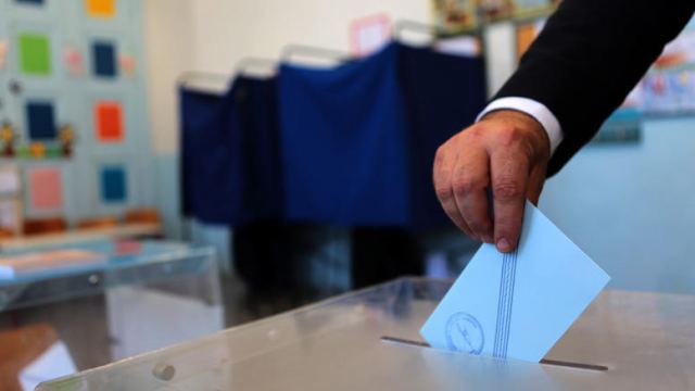 Από ποιες δεξαμενές «ψαρεύουν» ψηφοφόρους ΣΥΡΙΖΑ και ΝΔ