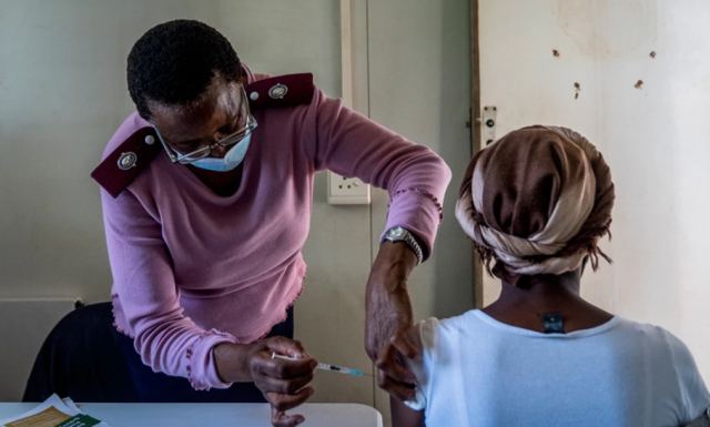 Κορωνοϊός: Μόνο ένας στους 15 Αφρικανούς έχει ανοσοποιηθεί πλήρως - Ακραίες εμβολιαστικές διακρίσεις