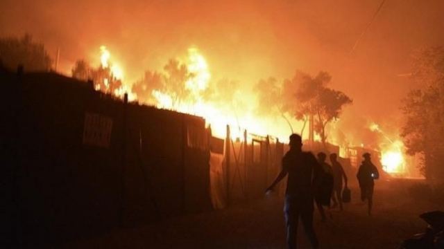 Κόλαση φωτιάς στην Μόρια: Καταστράφηκε η δομή, στο δρόμο 12.000 πρόσφυγες και μετανάστες (vid)