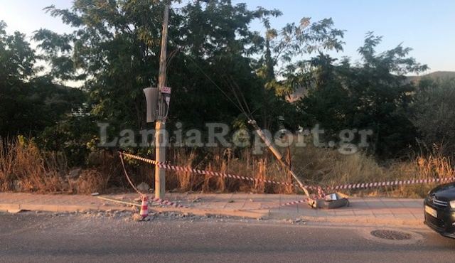 Λαμία: Έπεσε κολόνα φωτισμού σε κεντρικό δρόμο