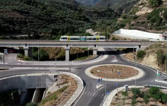 Πελοπόννησος: Αυτό είναι το τρένο που πιάνει μέχρι 200 χιλιόμετρα την ώρα! Σφύριξε μετά από έργα 14 χρόνων (Βίντεο)