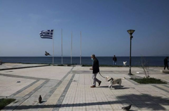 Bloomberg για κορωνοϊό: Δούλεψαν τα μέτρα στην Ελλάδα
