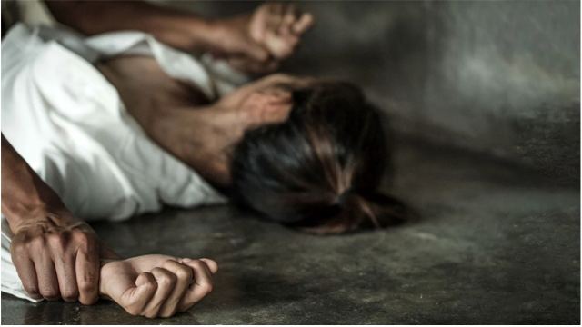 Κόρινθος: Υπό την επήρεια αλκοόλ ο 33χρονος που βίασε και παραλίγο να σκοτώσει την εν διαστάσει σύζυγό του