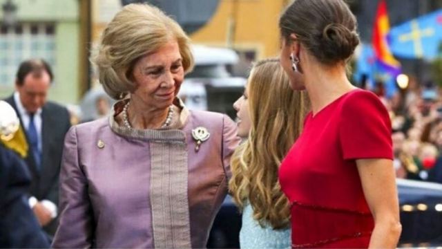 Βασίλισσα Σοφία: Θα παραμείνει στην Ισπανία, ενώ ο Χουάν Κάρλος φεύγει στο εξωτερικό