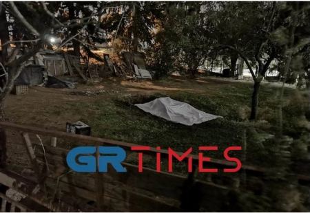 Θεσσαλονίκη: Πυροσβέστες εντόπισαν απανθρακωμένη σορό σε αύλειο χώρο -«Καιγόταν ζωντανός», λέει μάρτυρας