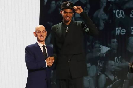 NBA draft 2023: Ο Βικτόρ Γουεμπανιάμα επιλέχθηκε στο νούμερο 1 από τους Σαν Αντόνιο Σπερς