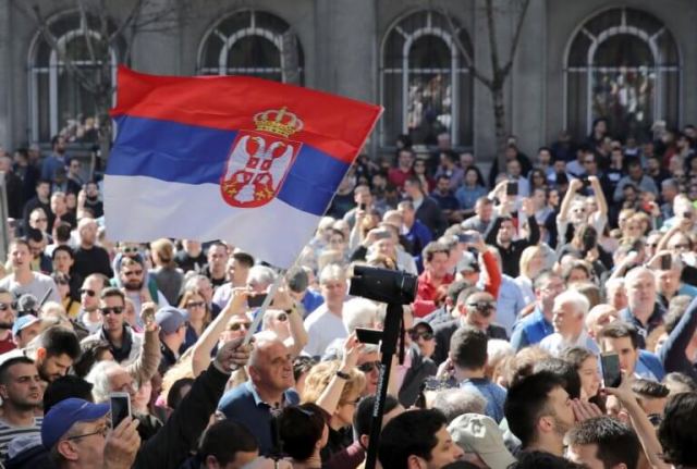 Σερβία: Απελευθερώνονται φυλακισμένοι διαδηλωτές κατά του προέδρου Βούτσιτς