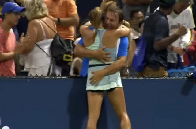 US Open: Ο «περίεργος» πανηγυρισμός 16χρονης με τον πατέρα της που έφερε αντιδράσεις
