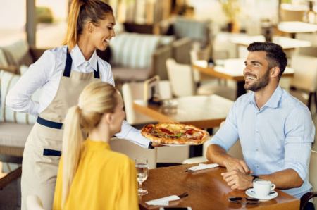 Ζητείται Σερβιτόρος στο ιταλικό εστιατόριο «Maria’s pizza» στη Σκιάθο