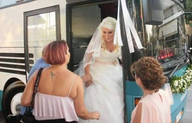 Λαμία: Τη νύφη συνόδεψαν στην εκκλησία 20 λεωφορεία! (ΒΙΝΤΕΟ - ΦΩΤΟ)