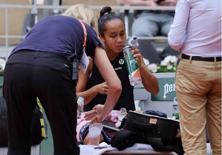 Roland Garros: Συγκλόνισε η 19χρονη Λέιλα Φερνάντεζ που αρνήθηκε να εγκαταλείψει με τραυματισμό