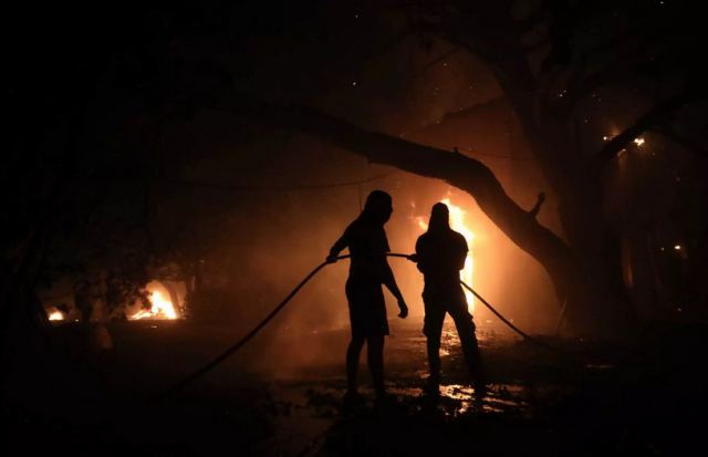 Φωτιές στην Αττική: Νοσηλεύονται ένας πυροσβέστης και τέσσερις εθελοντές