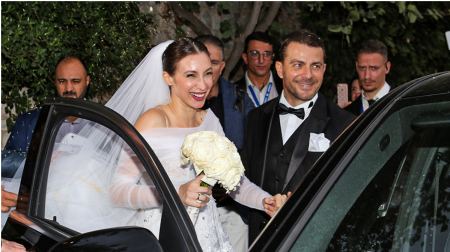 Γιώργος Αγγελόπουλος: Παντρεύτηκε τη Δήμητρα Βαμβακούση - Δείτε φωτογραφίες και βίντεο