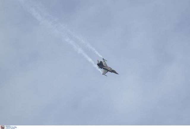 Tα F-16 της Ομάδας «ΖΕΥΣ» και το θρυλικό Spitfire πέταξαν στη Θεσσαλονίκη