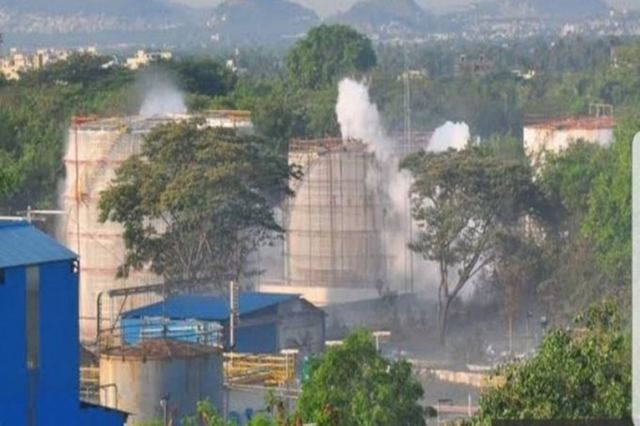 Τραγωδία στην Ινδία: Διαρροή αερίου σε χημικό εργοστάσιο - Τουλάχιστον 9 νεκροί [βίντεο σοκ]