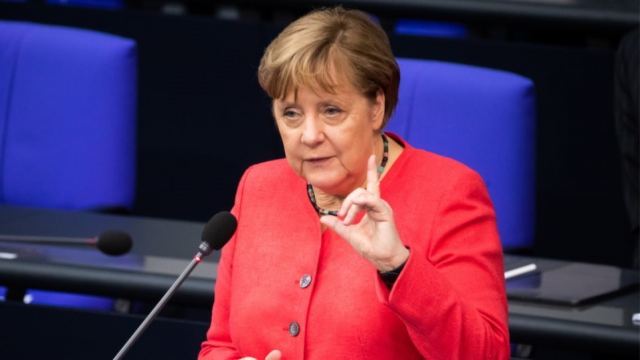 Κορωνοϊός – Γερμανία: Η Μέρκελ σκέφτεται μέγα-lockdown με «λουκέτο» στις δημόσιες συγκοινωνίες