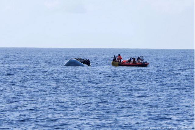 Αδίστακτοι! Πέταξαν μετανάστες στη θάλασσα και τους εγκατέλειψαν – 8 νεκροί