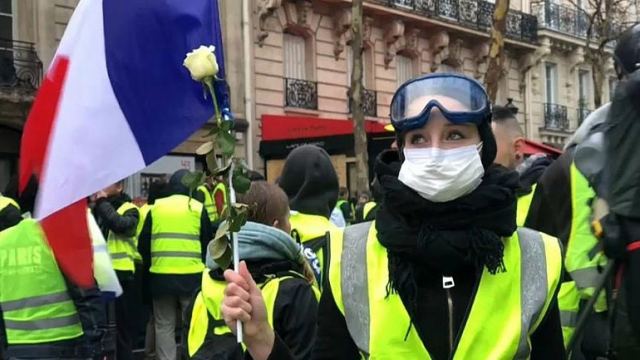 Γαλλία: Τα «Κίτρινα Γιλέκα» κατεβαίνουν στους δρόμους εκ νέου