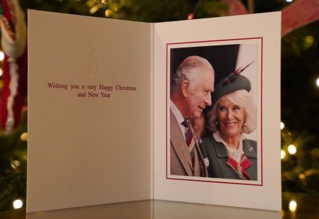 Στη δημοσιότητα η χριστουγεννιάτικη κάρτα του βασιλιά Καρόλου - Η πρώτη της θητείας του
