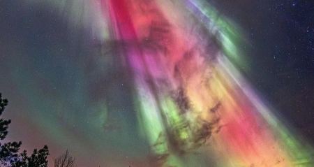 Εκπληκτικές εικόνες από τη Νορβηγία: Το Βόρειο Σέλας χόρεψε στον ουρανό, αδιανόητη ομορφιά