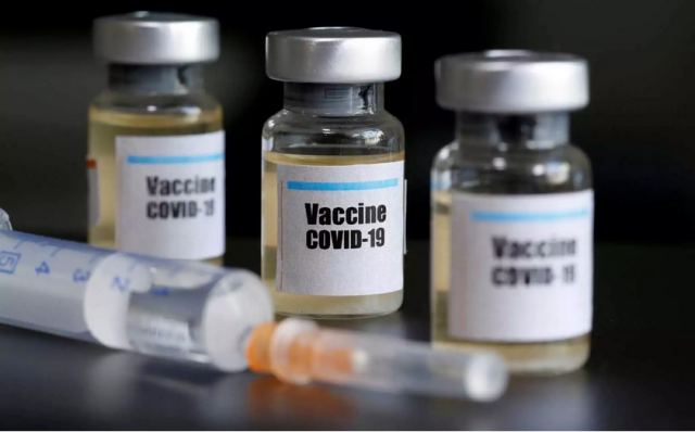 Βρετανία: Η κυβέρνηση ζητά να εγκριθούν τα εμβόλια των AstraZeneca και Pfizer