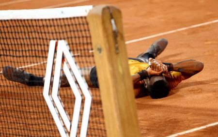 Ο Μονφίς χάρισε την πιο συγκλονιστική στιγμή στο Roland Garros
