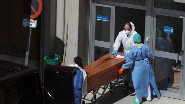 Κορωνοϊός - Ισπανία: Μείωση θανάτων - 523 νεκροί και 5.092 νέα κρούσματα το τελευταίο 24ωρο