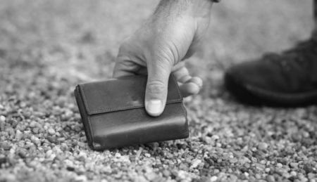 Χάθηκε πορτοφόλι στο εκκλησάκι των Αγίων Αναργύρων