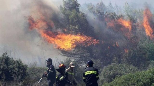 Μεγάλη φωτιά στην Εύβοια - Εκκενώνονται σπίτια σε οικισμούς