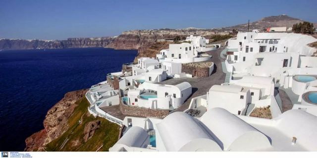Βρετανία: «Έπεσαν» τα μεγαλύτερα τουριστικά site από τις κρατήσεις – Στις πρώτες θέσεις η Ελλάδα
